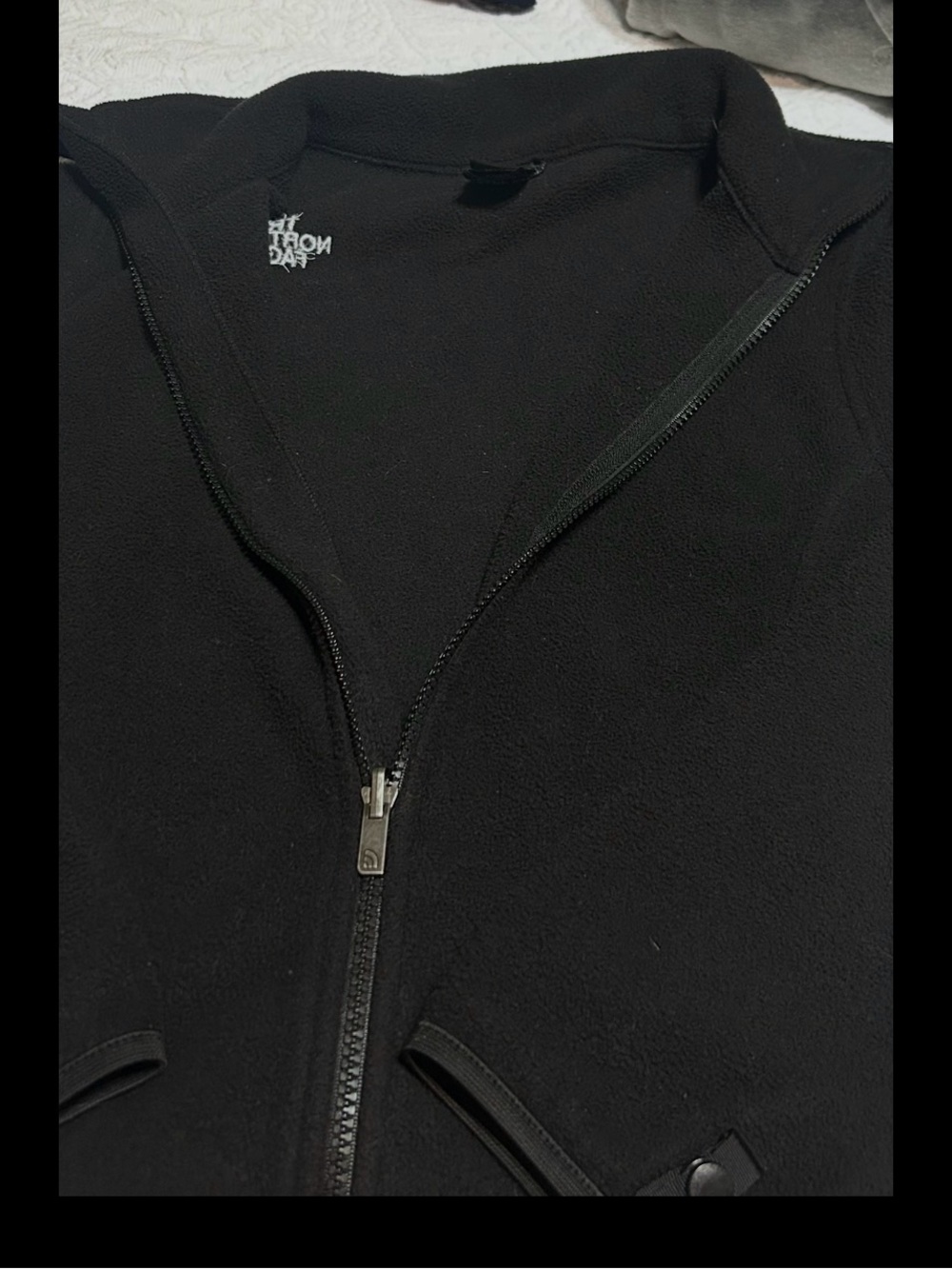 The North Face Women's Black Full-Zip Fleece Jacket - Picture 8 of 8